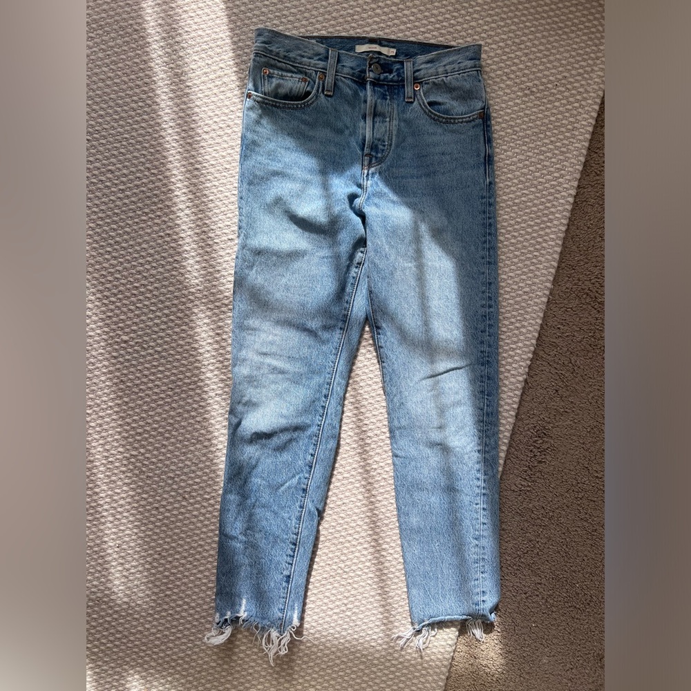 Levi’s Wedgie cut denim frayed ankle